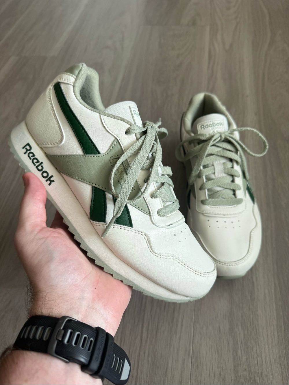 Reebok Classic Women’s Sneakers Cream Sage Green Low Top Shoes Size 6.5 - Picture 2 of 5